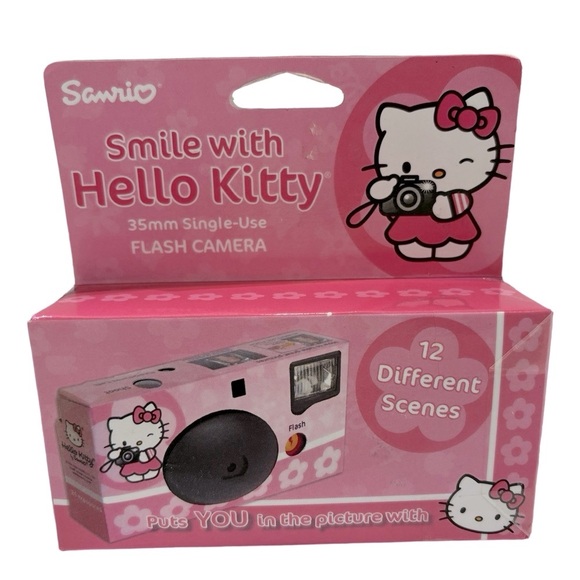 Sanrio Hello Kitty 35mm Single Use Flash Camera Different Scenes 24 exposures - Picture 1 of 2